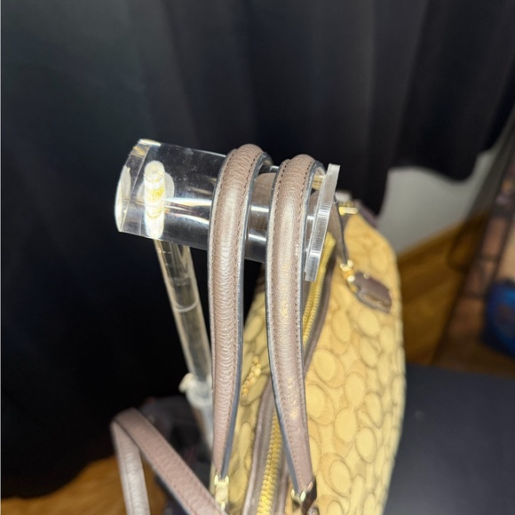 Coach Tan and Brown Signature Shoulder Bag - Picture 4 of 9